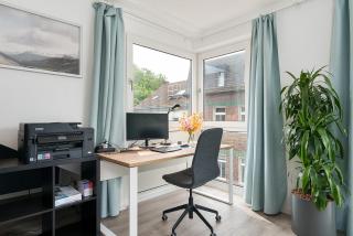 Federnest - Luxus-Studio - Kingsize Boxspringbett - Home-Office mit Monitor und Drucker - 11 Min Hbf - Duisburg - 1