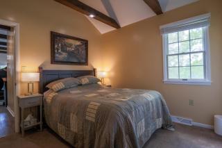 Hickory House B & B - - 5