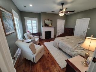 Hickory House B & B - - 6