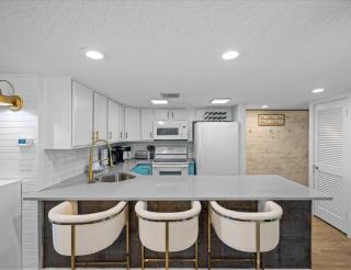 Holiday Surf and Racquet Unit 321 - 8