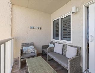 Holiday Surf and Racquet Unit 404 - 4