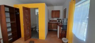 Amanda's Place Yellow Studio - Pool and Tropical garden - Caye Caulker - 2