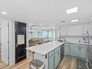 Holiday Surf and Racquet Unit 618 - 4