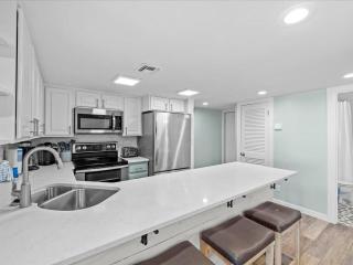 Holiday Surf and Racquet Unit 618 - 1