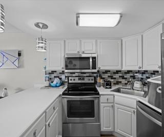 Holiday Surf and Racquet Unit 619 - 4