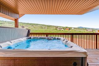 Hilltop Hideaway - 7