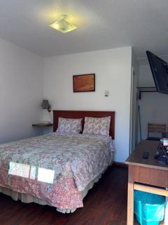 Dolphin Motel - Tofino - 4