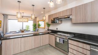 HOLT Nueva Escondida 3BR - Pool, Parking & Patios - 7