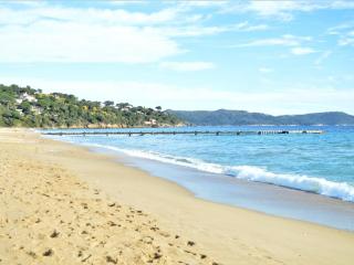 Studio mezzanine avec piscine, parking - 4 pers - Cavalaire - FR-1-226B-166 - 4