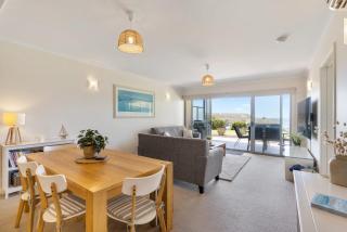Seaview Getaway - 2 2 Solway Cres EncounterBay - BYO Linen - Encounter Bay - 4