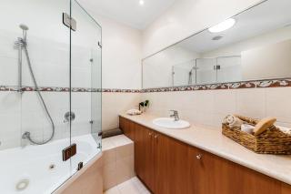 3 Bedroom Executive Holiday Home - 4