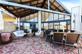 3 Bedroom Executive Holiday Home - 2