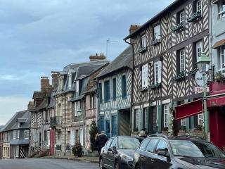 La petite maison dans la vallée d Auge - 1