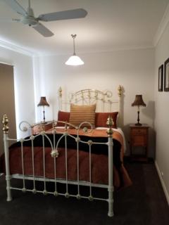 Bright Deluxe No.1 TOWNHOUSE ACCOMMODATION - Bright - 0