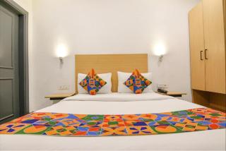 Hotel The Rasa Near Welcome Metro Station - New Delhi - 1