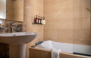 Cozy Sea View Studio at Al Hamra by FREE Holiday Homes - Ras al Khaimah - 6