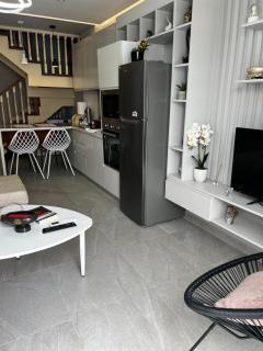 Coastal Horizon Deluxe Apartment - 6