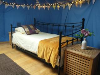 South Wales Yurt-Cosy, log burner & private garden - - 6