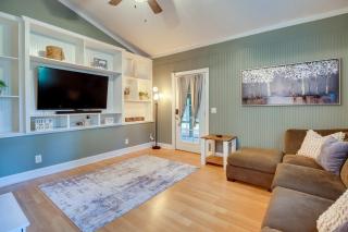 Bright Guyton Home with Private Yard and Hot Tub! - Port Wentworth - 5