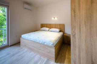 Lakeside Luxury Apartments - 5