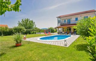 Three-Bedroom Holiday Home In Glavina Donja - Donja Glavina - 0