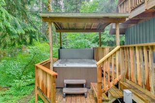 Peaceful Mt Hood Cabin with Hot Tub and Fire Pit! - Rhododendron - 8