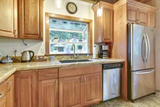 Peaceful Mt Hood Cabin with Hot Tub and Fire Pit! - Rhododendron - 3