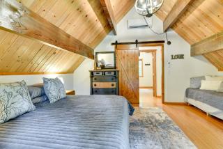 Peaceful Mt Hood Cabin with Hot Tub and Fire Pit! - Rhododendron - 1