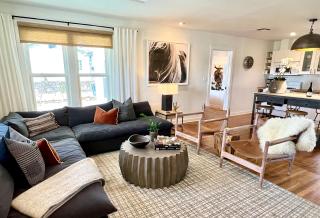 The Burbank House - 9