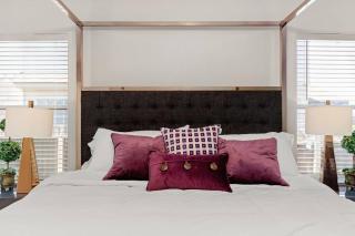 Luxury 4B Getaway near Airport Executive Suite - San Antonio - 2
