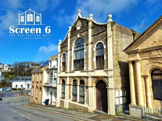 4 bedroom 'Screen6' by Tunnels Beaches in a historic building - Ilfracombe - 0