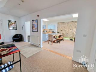 4 bedroom 'Screen6' by Tunnels Beaches in a historic building - Ilfracombe - 8