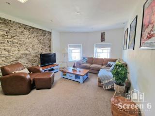 4 bedroom 'Screen6' by Tunnels Beaches in a historic building - Ilfracombe - 1