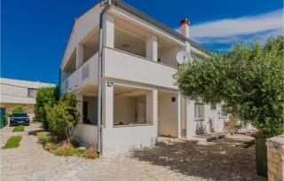 5 Bedroom Awesome Home In Privlaka - Privlaka - 9