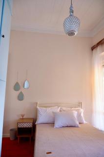 The Art House By The Sea - Plomarion - 5