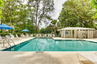 Less Than 1 Mi to Beach Condo with Wet Bar in Hilton Head - Hilton Head Island - 0