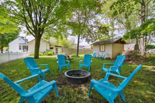 Boyne City Cottage Walk to Downtown and Lake! - Boyne City - 0