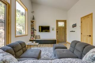 New Castle Getaway with Grill and Mountain Views! - 5