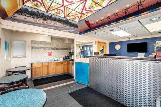 Great Lakes Inn & Suites - South Haven - 4