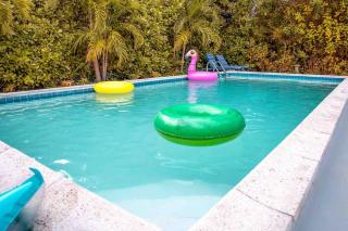 HOUSE WITH POOL, 10 MINS DRIVE TO THE BEACH! - 9