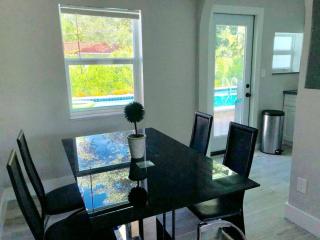 HOUSE WITH POOL, 10 MINS DRIVE TO THE BEACH! - 2