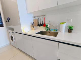 Rooftop Pool, 8 Pax, 2 Bedrooms, 2 Bathrooms, 2 Car Parks by Star Home - Jelutong - 4
