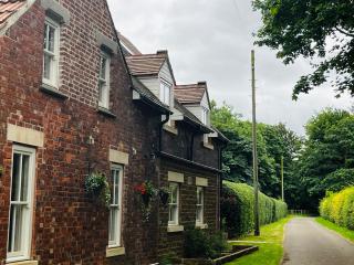 Entire 3 bedroom coach house - - 0