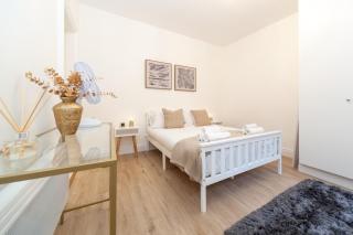 Kensington luxury flat with patio - 7