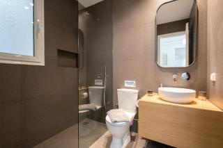 Vibrant Urban Getaway: Modern 1-Bedroom near Bars, Parks, and Metro - Athens - 3