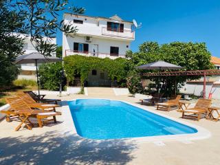 Villa Marija- Garden Apartment with shared pool just 100m from beach - Pirovac - 5