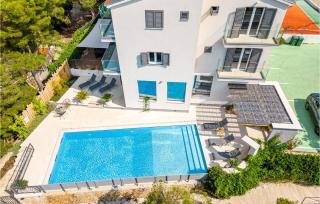 Seven-Bedroom Holiday Home In Zaboric - Zaboric - 2