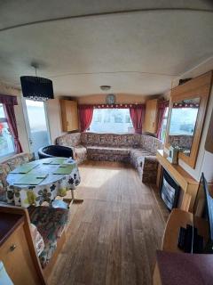 Seaview 84, pet friendly - close to Fantasy Island, beach and clubhouse - Meadow Lakes Caravan & Lodge Hire - Ingoldmells - 7