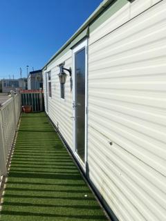 Seaview 84, pet friendly - close to Fantasy Island, beach and clubhouse - Meadow Lakes Caravan & Lodge Hire - Ingoldmells - 9