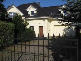 Spacious Family House/ 5 bedrooms/ 12km to Opole - - 0
